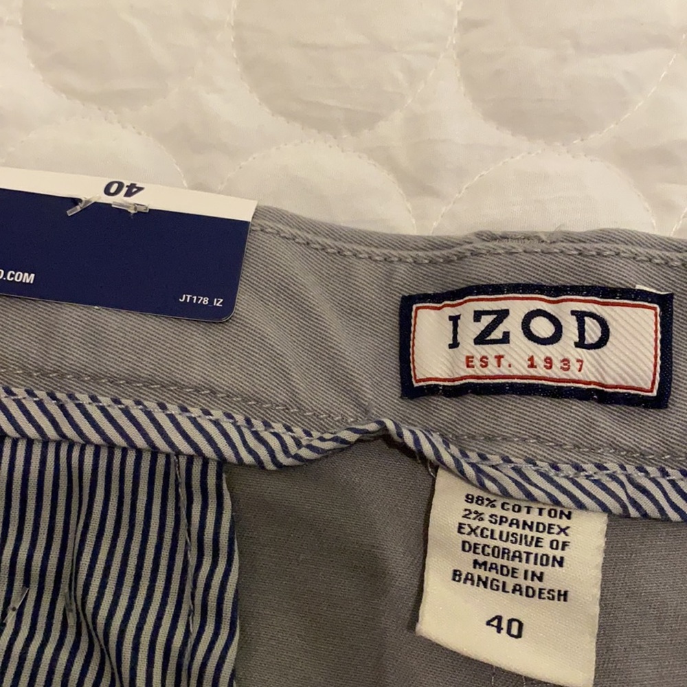 IZOD shorts - Picture 4 of 5